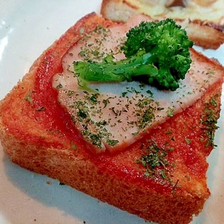 ケチャ＆Dパセリで　サラダチキンとブロコのトースト